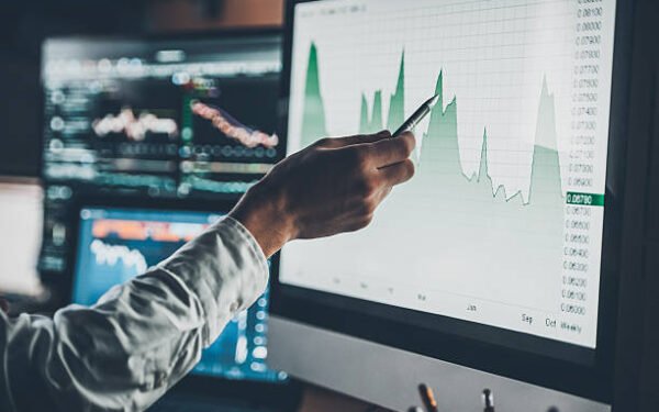 Le manquement au devoir de conseil sur les investissements à risque : preuve et réparation